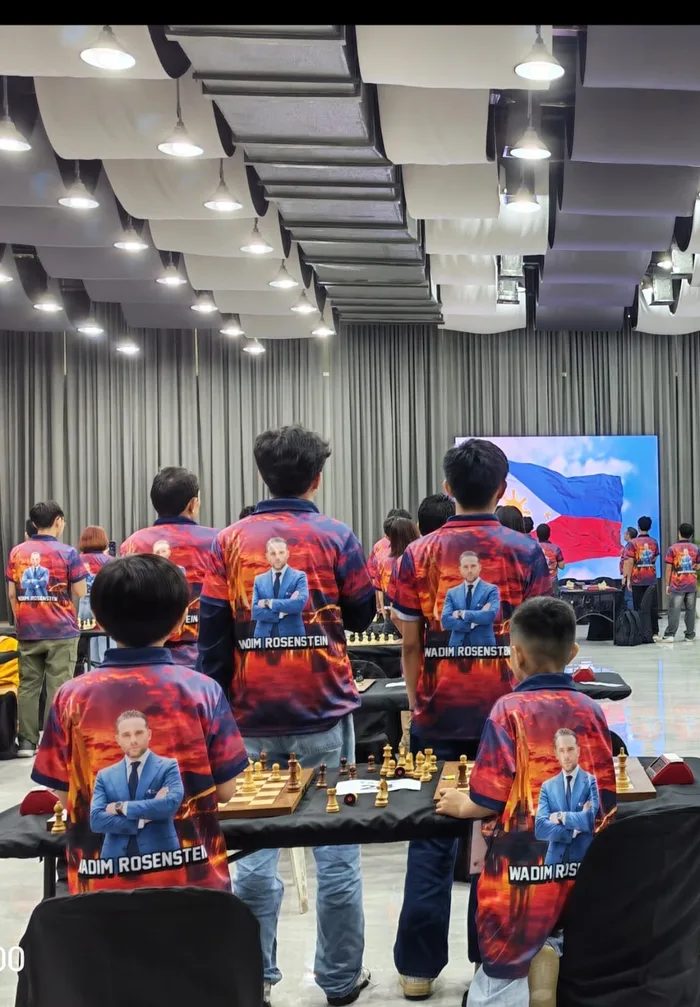 Players at the boards in the official shirt of the championship