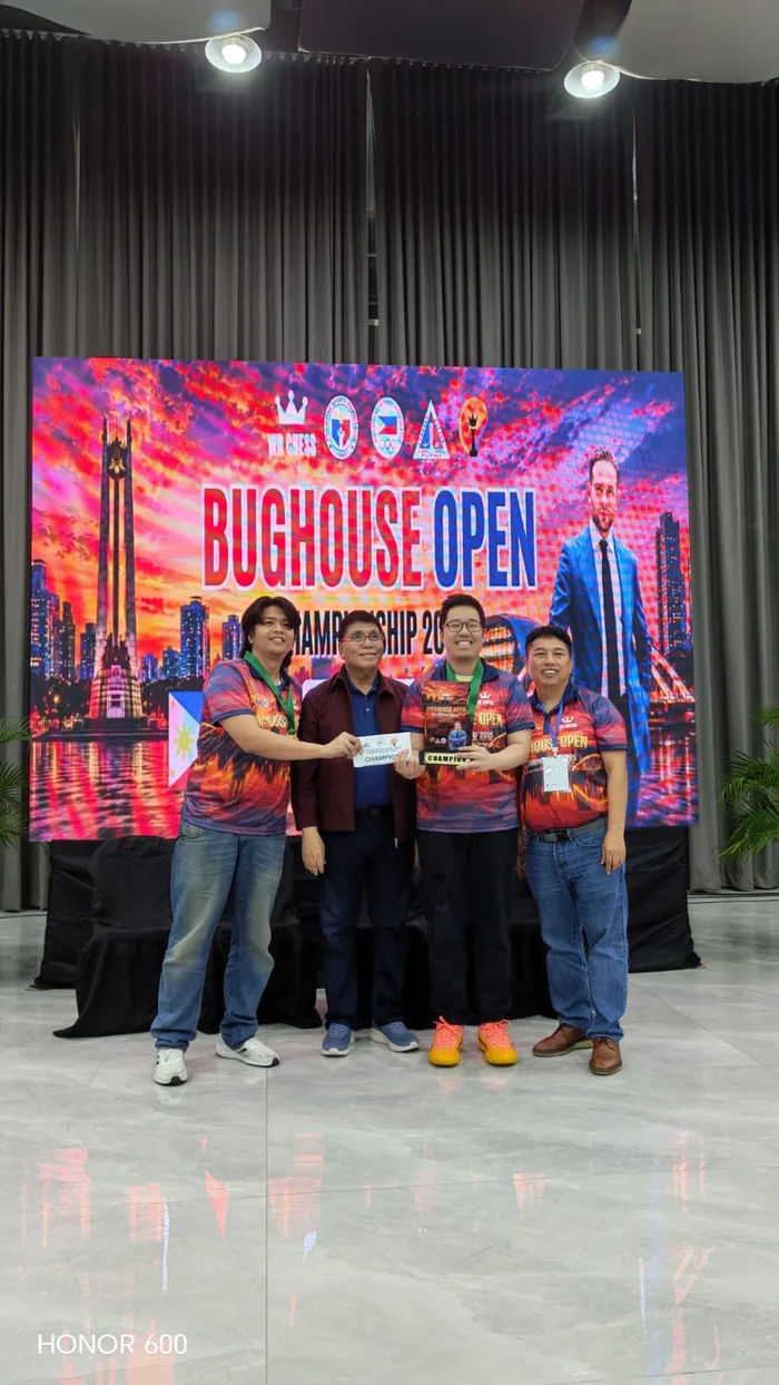 Prize presentation in front of the championship backdrop