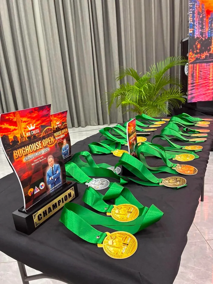 The champion trophy and the medals of the championship