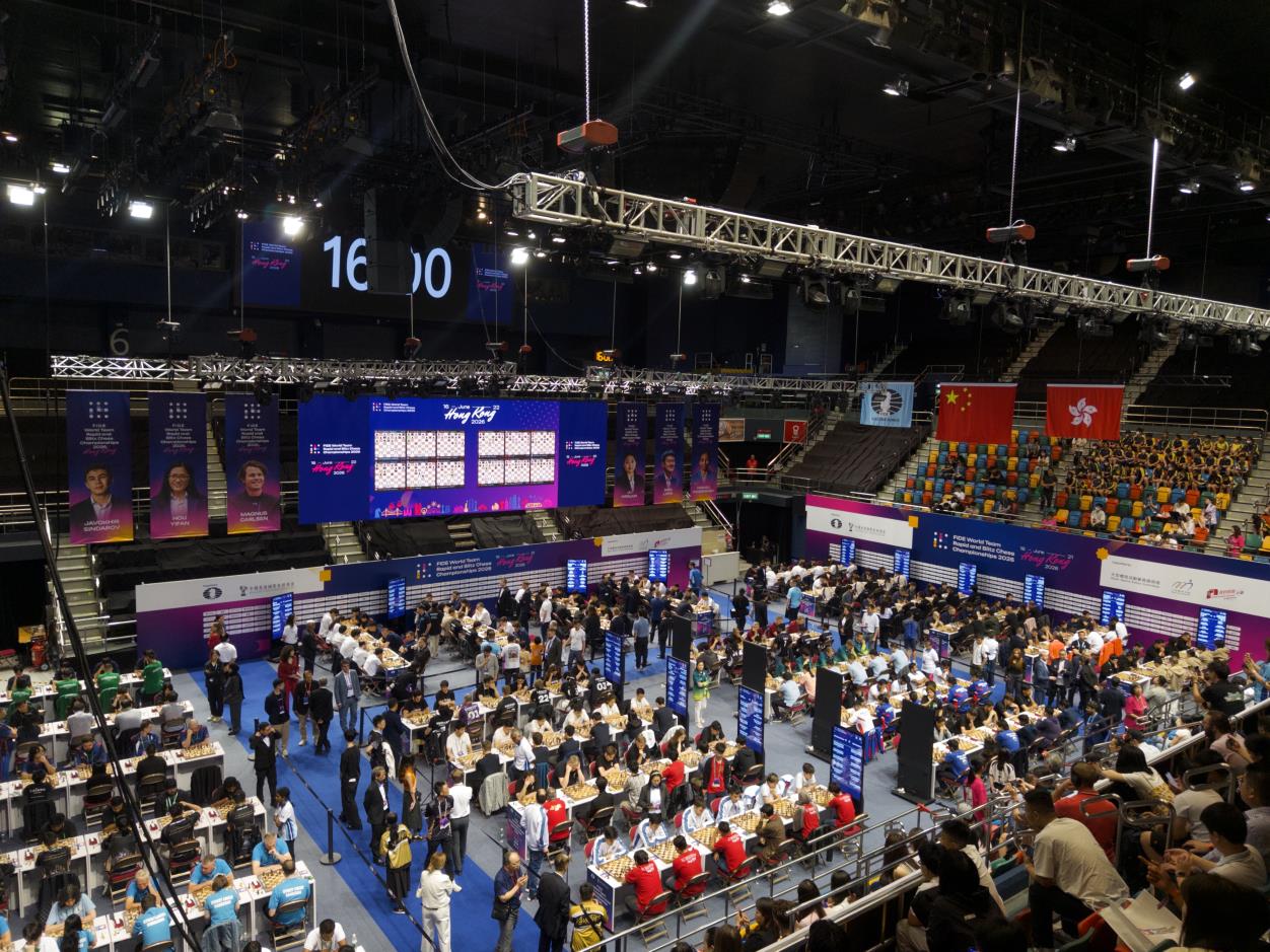 The playing hall in Hong Kong with nearly 50 teams and almost 400 players
