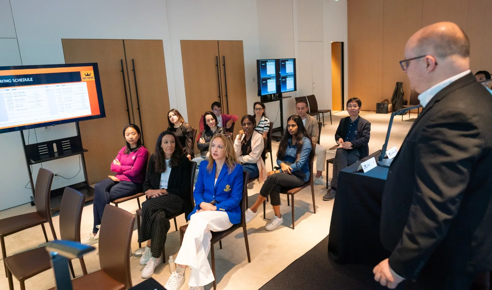 Chief arbiter Gerhard Bertagnolli in the technical meeting with players and organizers. Chief arbiter Gerhard Bertagnolli in the technical meeting with players and organizers.