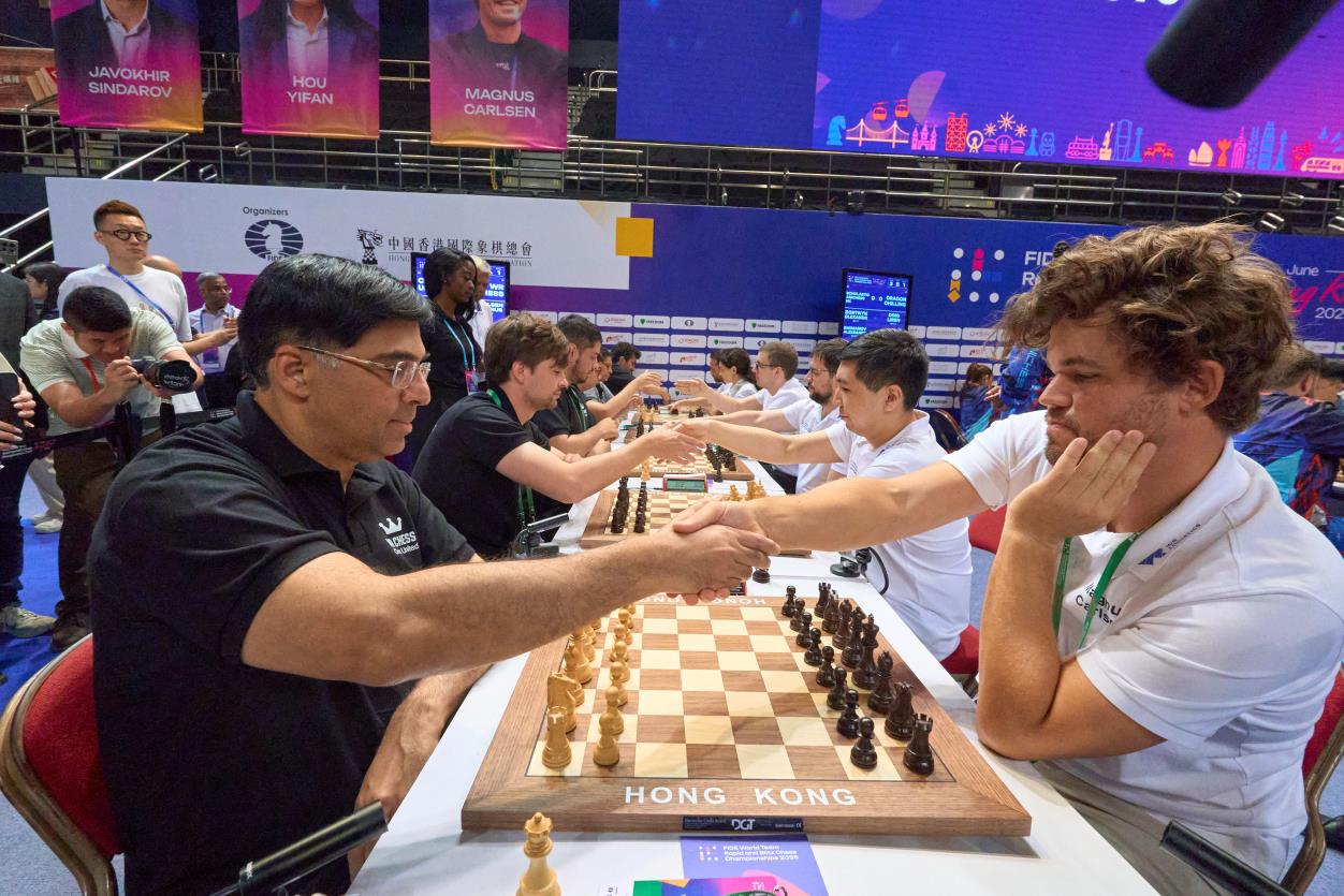 Magnus Carlsen and Viswanathan Anand shake hands before their pool-stage encounter